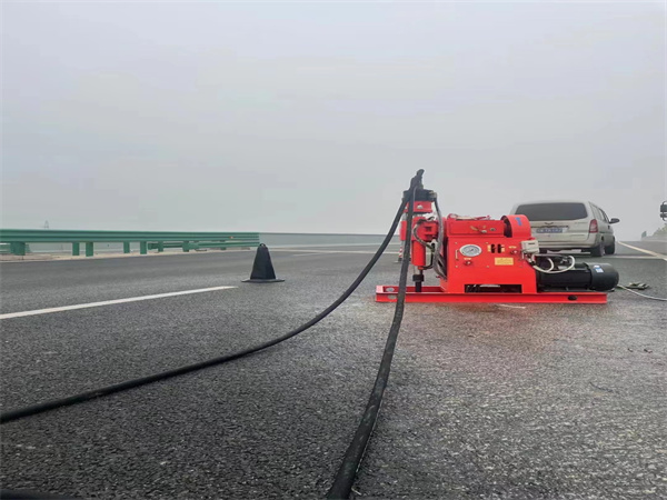 大新马路路基路面开裂下沉注浆加固灌浆